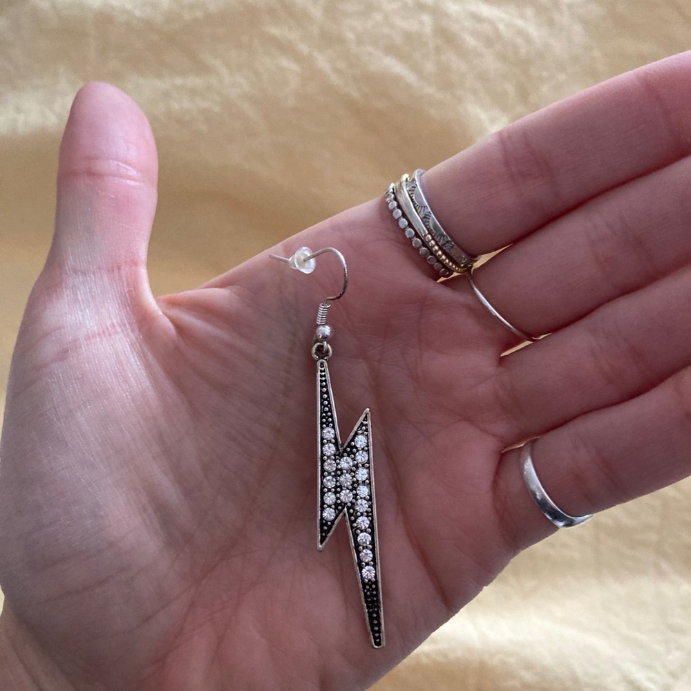 ⚡️Iightning bolt single earring ⚡️
